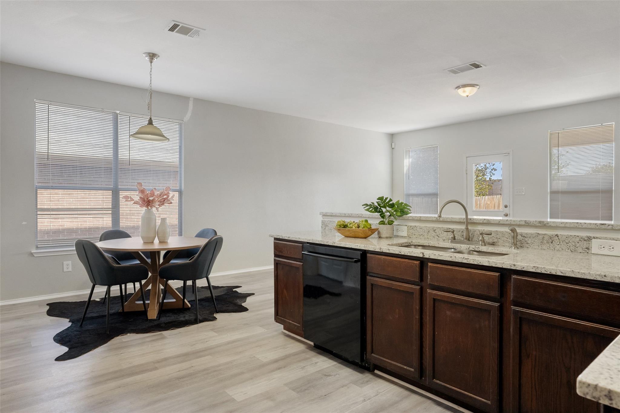 11853 Gaelic DR — photo 5
