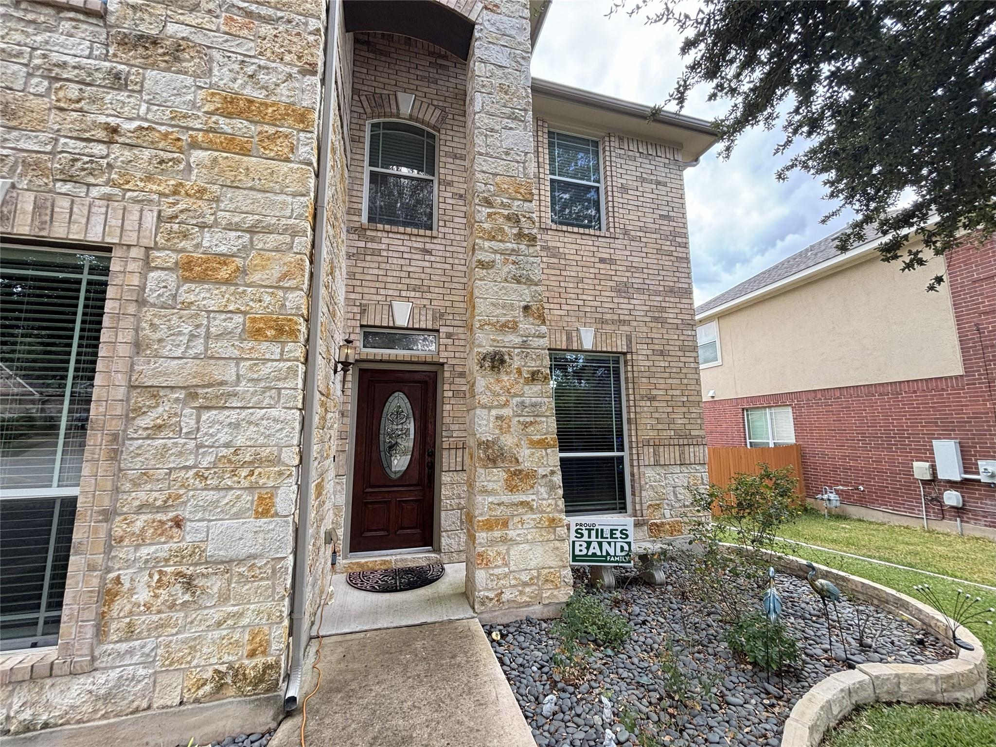 705 Frontier LN — photo 3