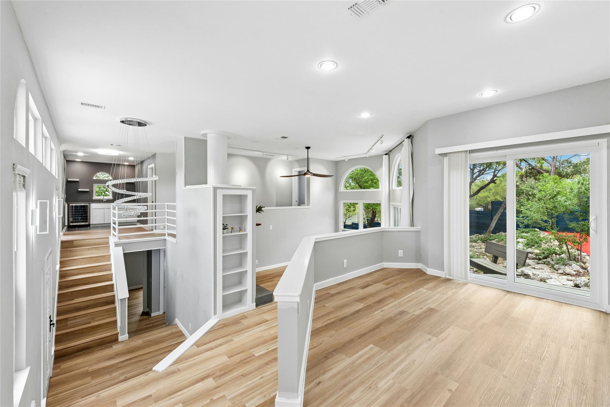 304 Palos Verdes DR — photo 3