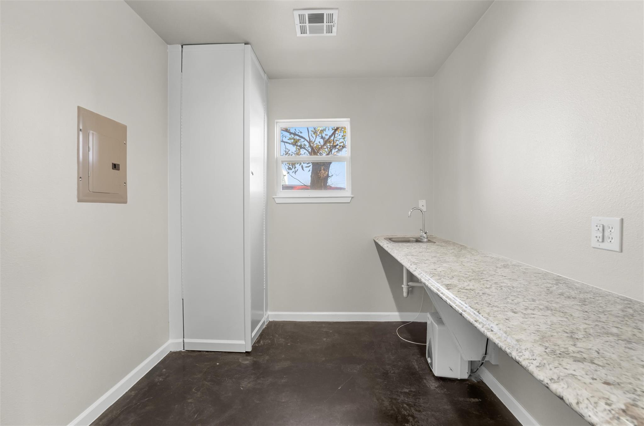 622 6th Ave — photo 5
