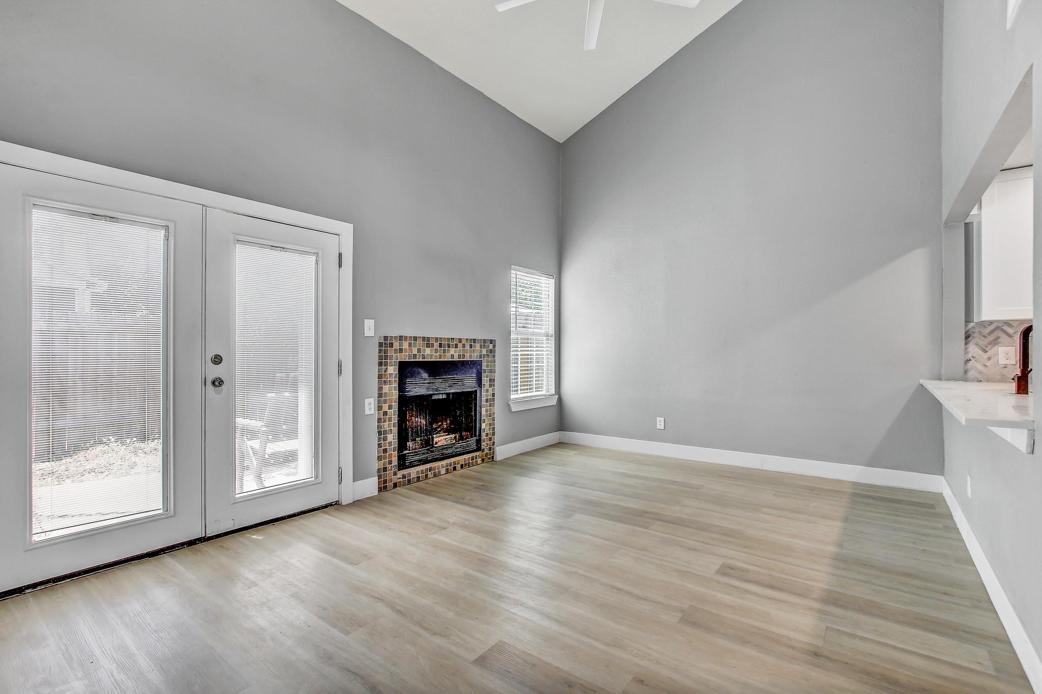 1010 Rundberg LN #24 — photo 4