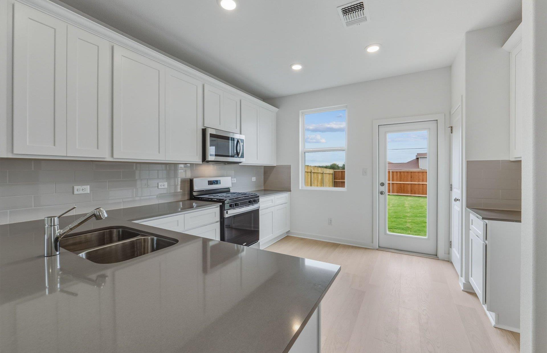 341 Sullivan WAY — photo 5