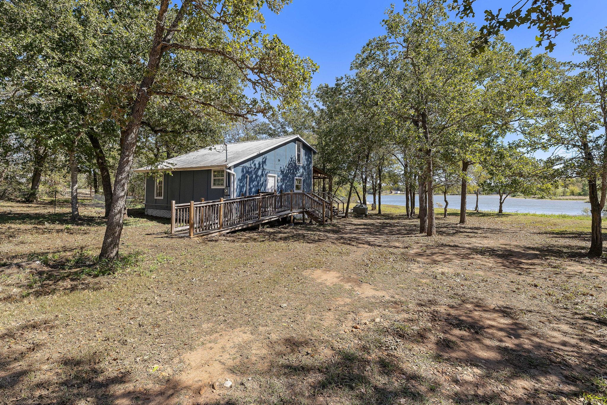131 Moccasin Bend DR — photo 3
