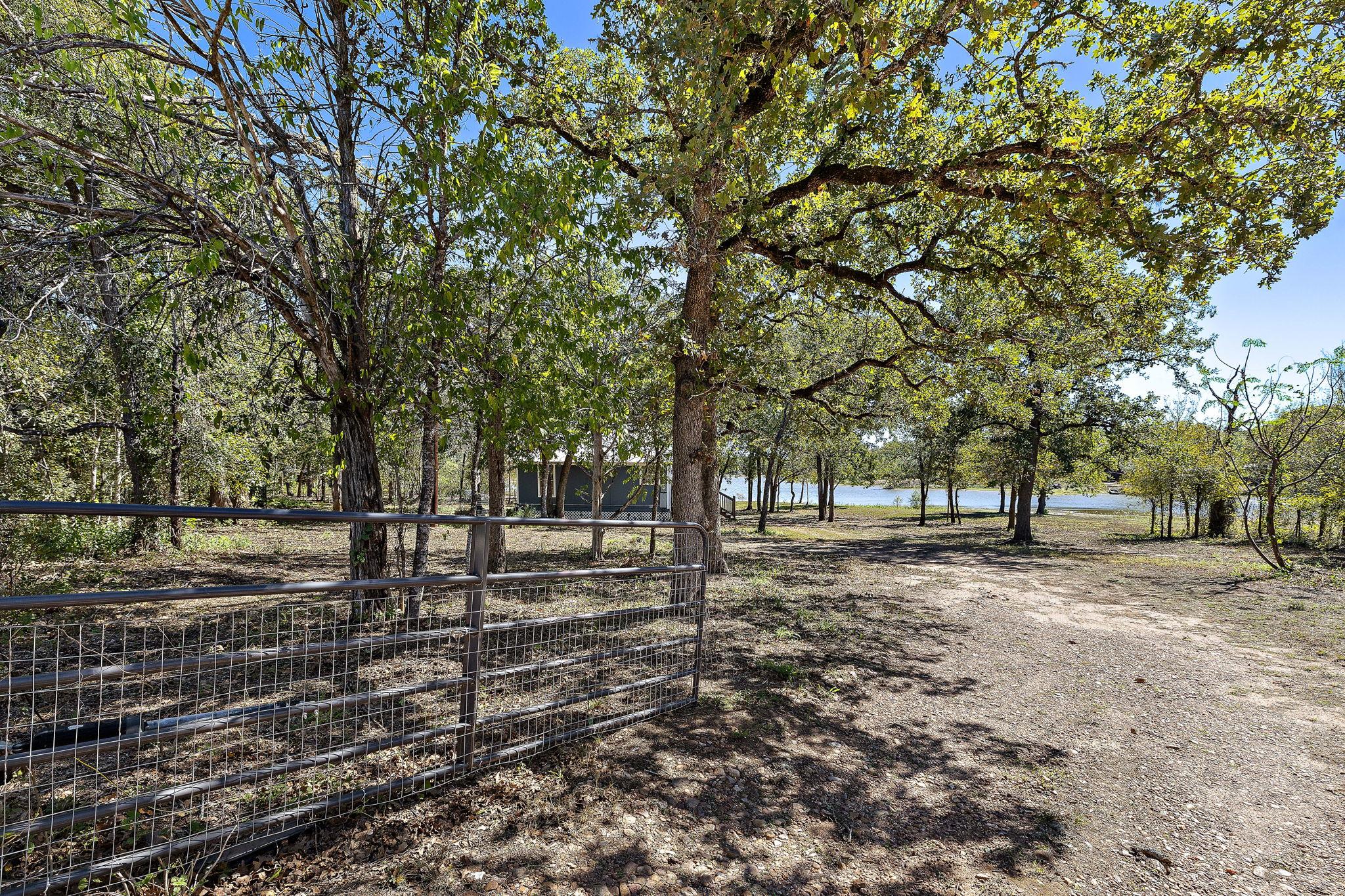 131 Moccasin Bend DR — photo 4