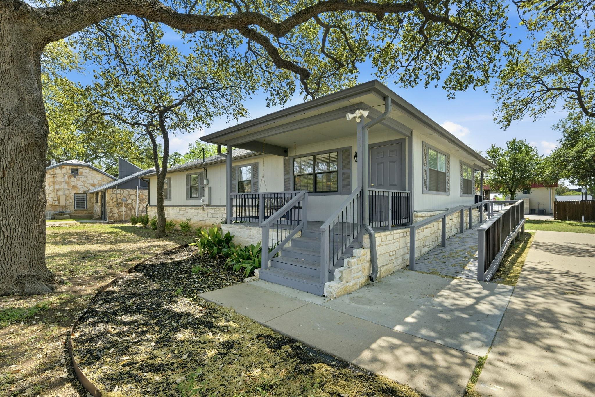 403 Anderson Ave — photo 4