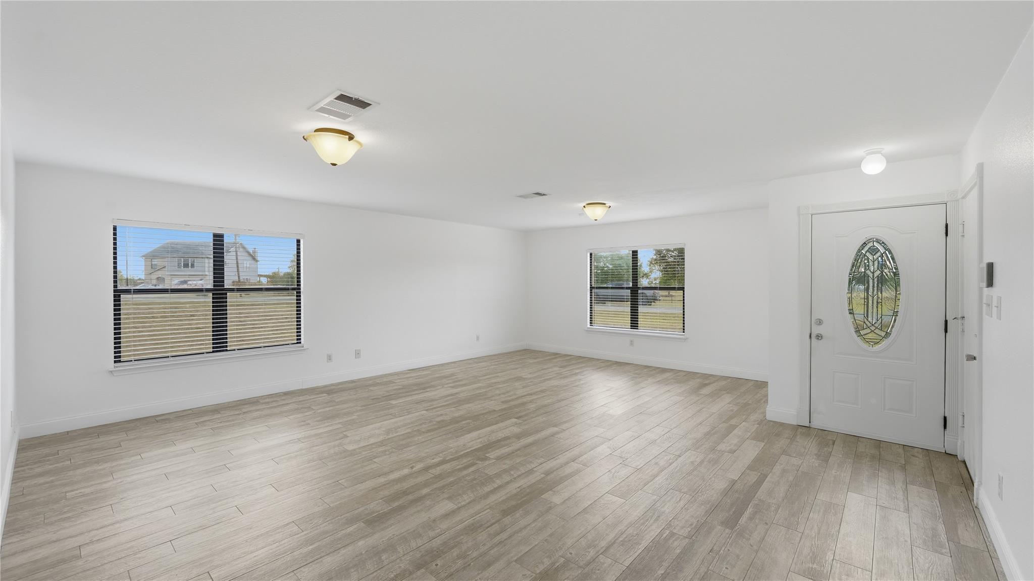 585 Siebert DR — photo 3
