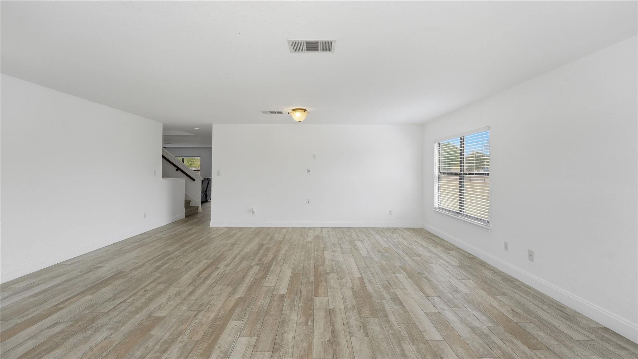 585 Siebert DR — photo 4