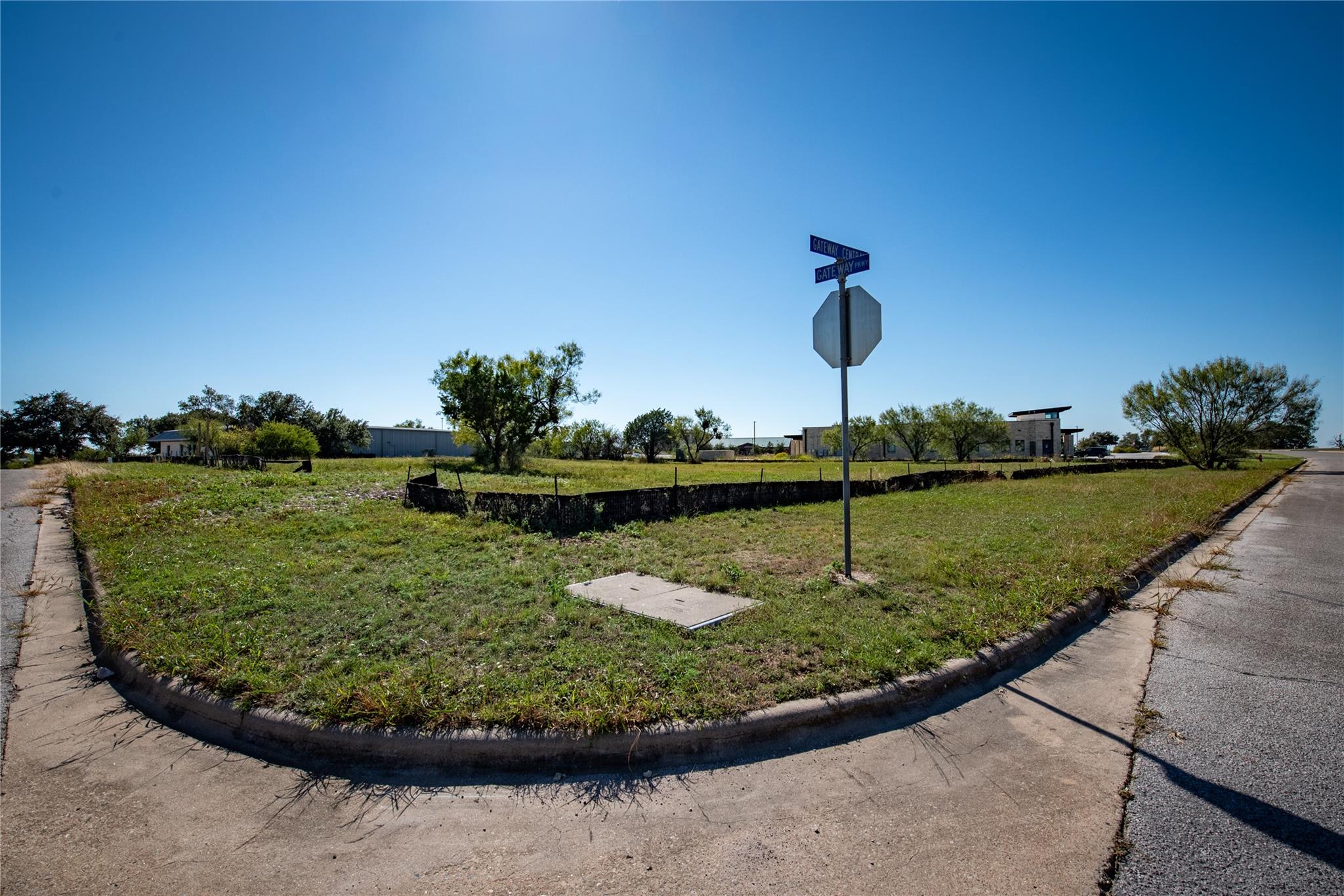 602 Gateway Central — photo 3