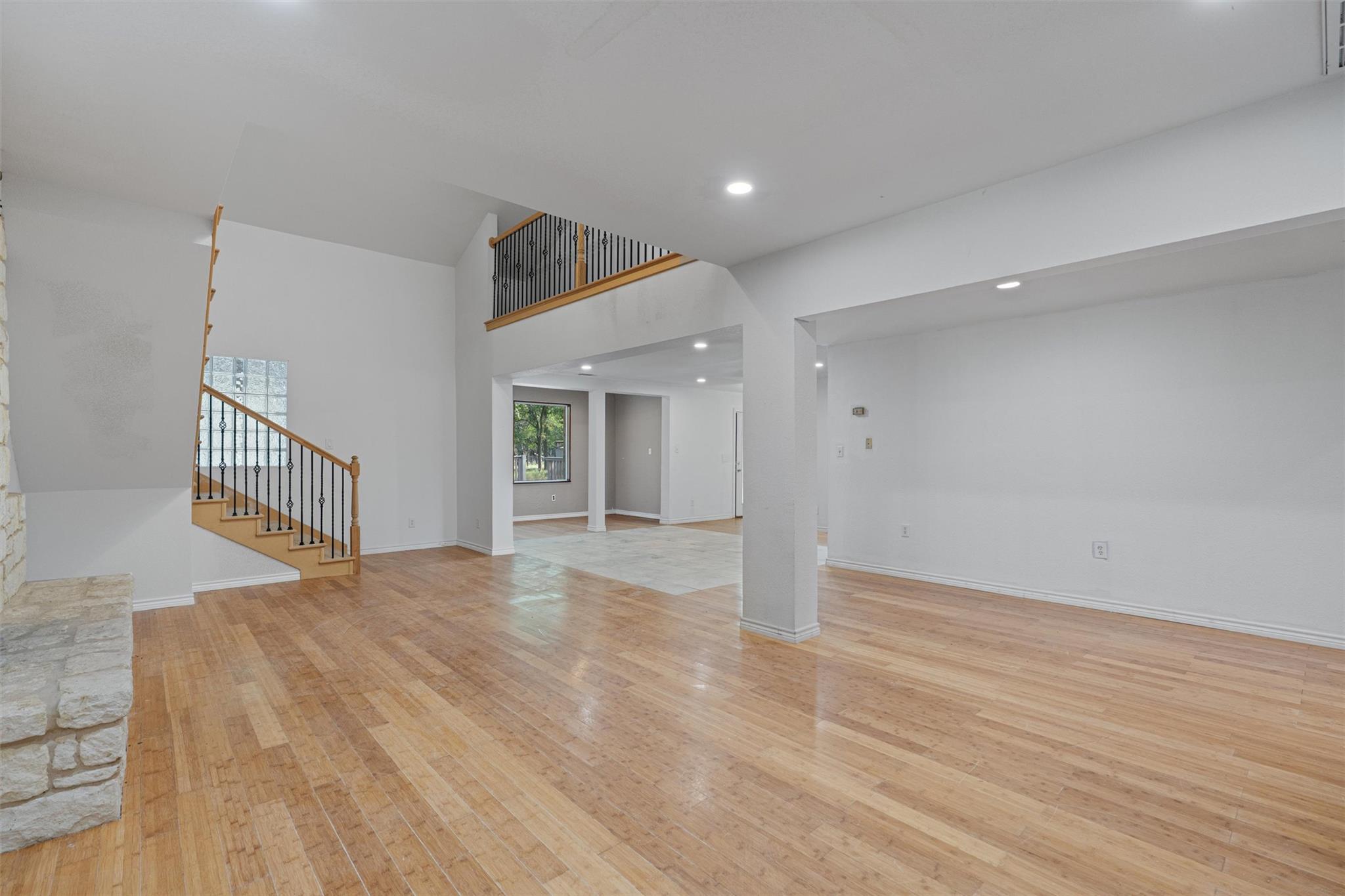 601 Deertrail DR — photo 4