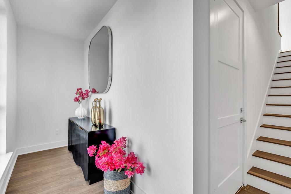 277 Pullman CT — photo 4