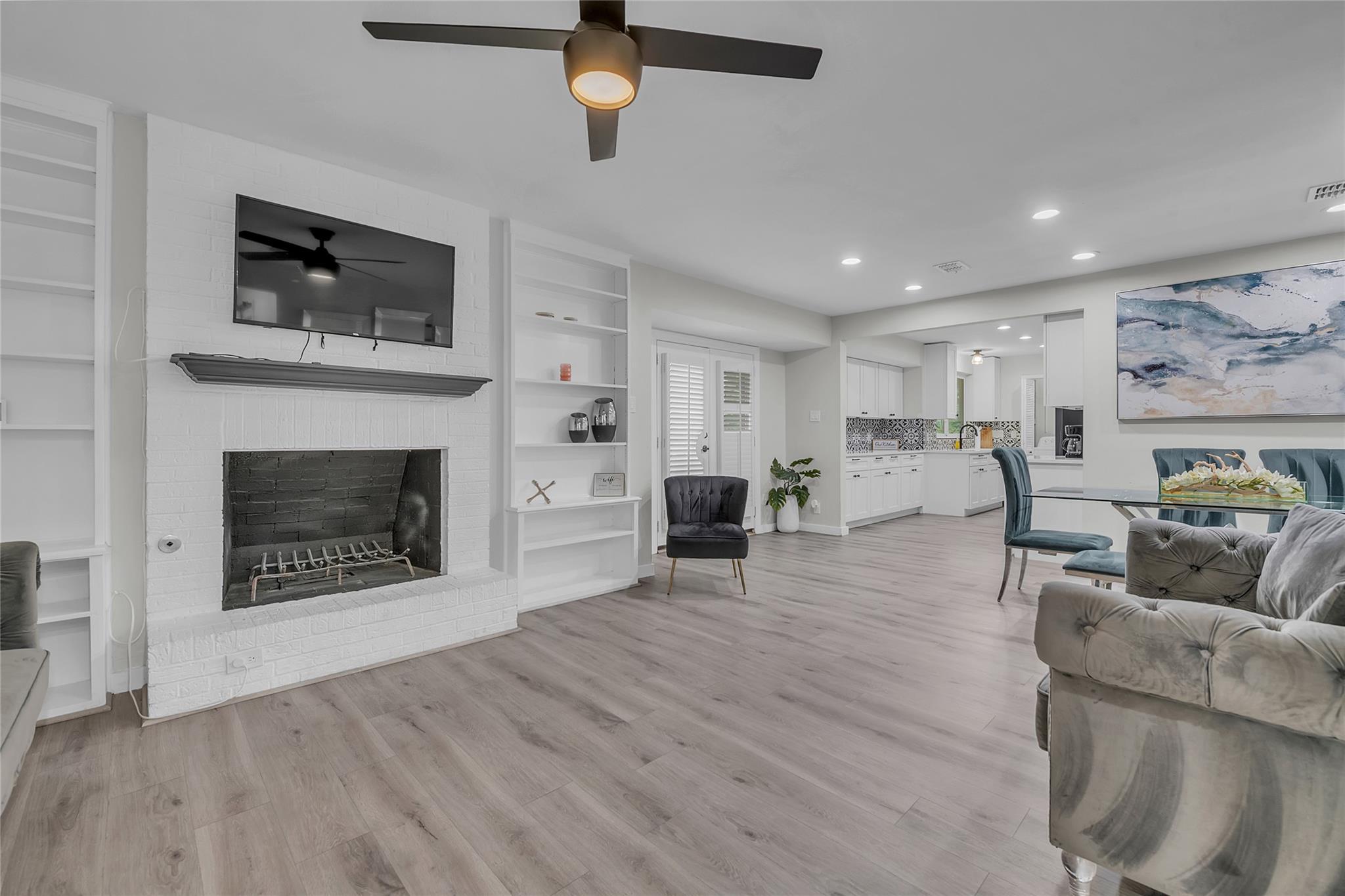 3400 Laguna DR — photo 4