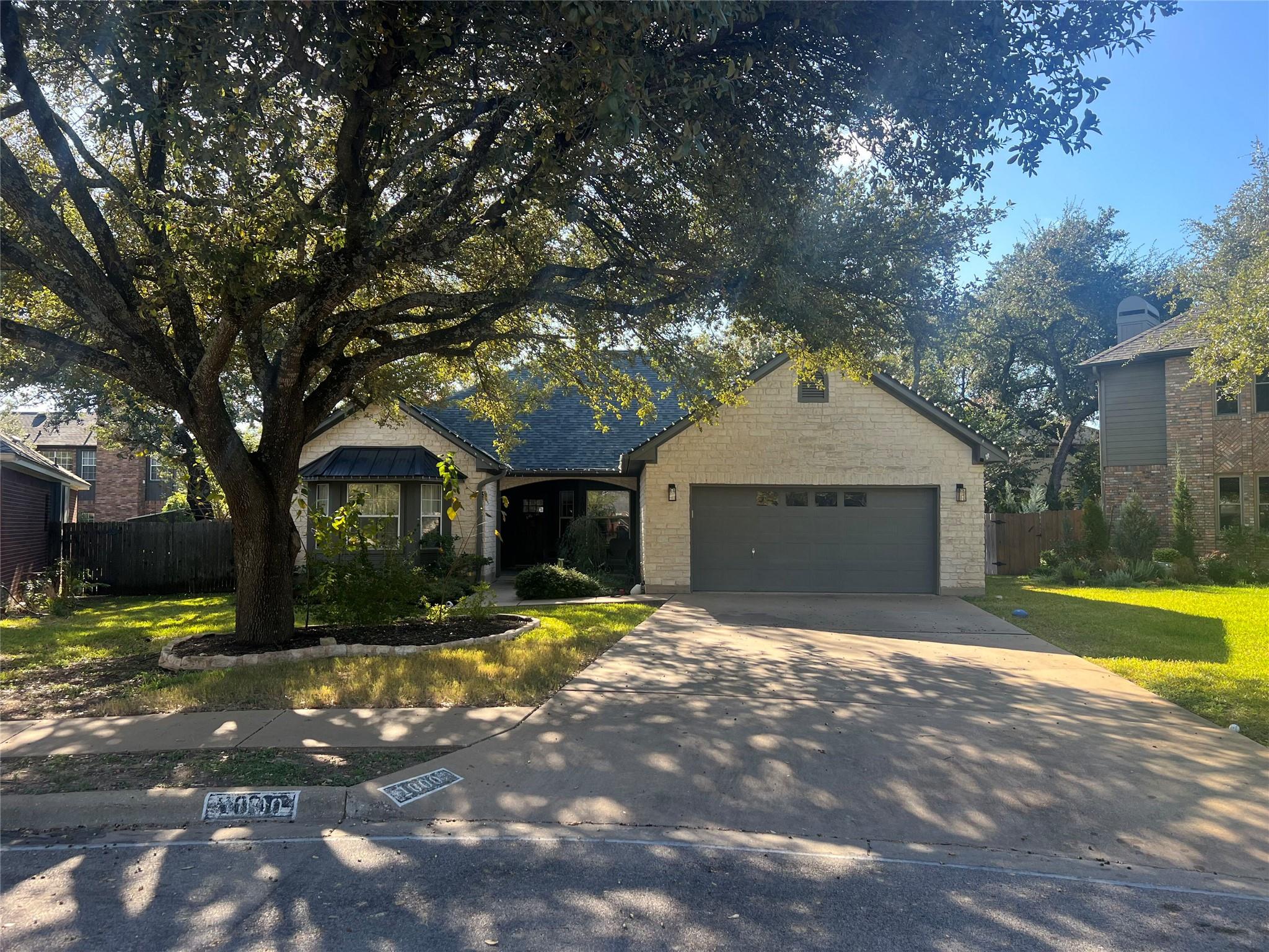 1000 Blue Bird CT — photo 3