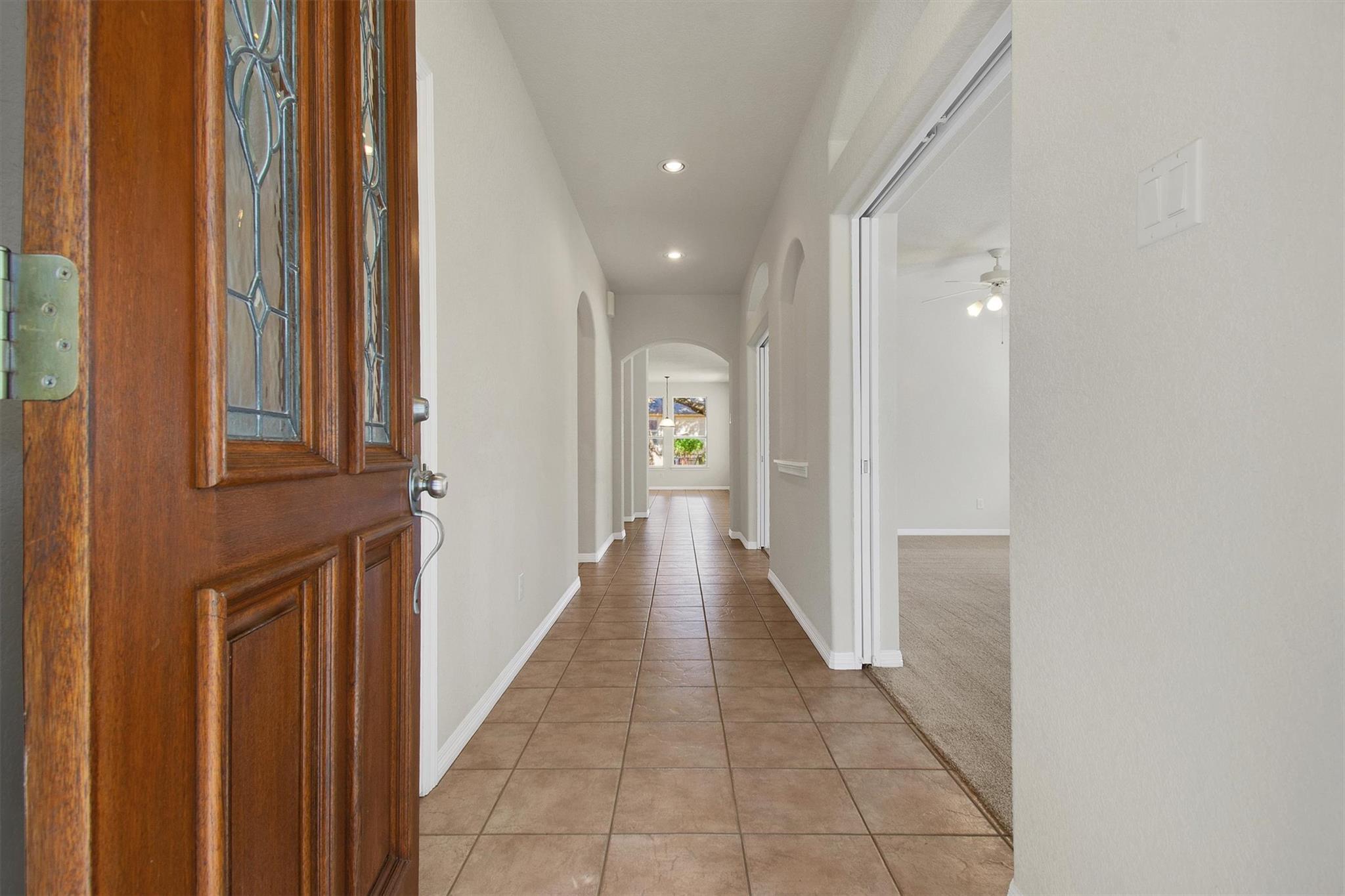 102 Lavaca LN — photo 3