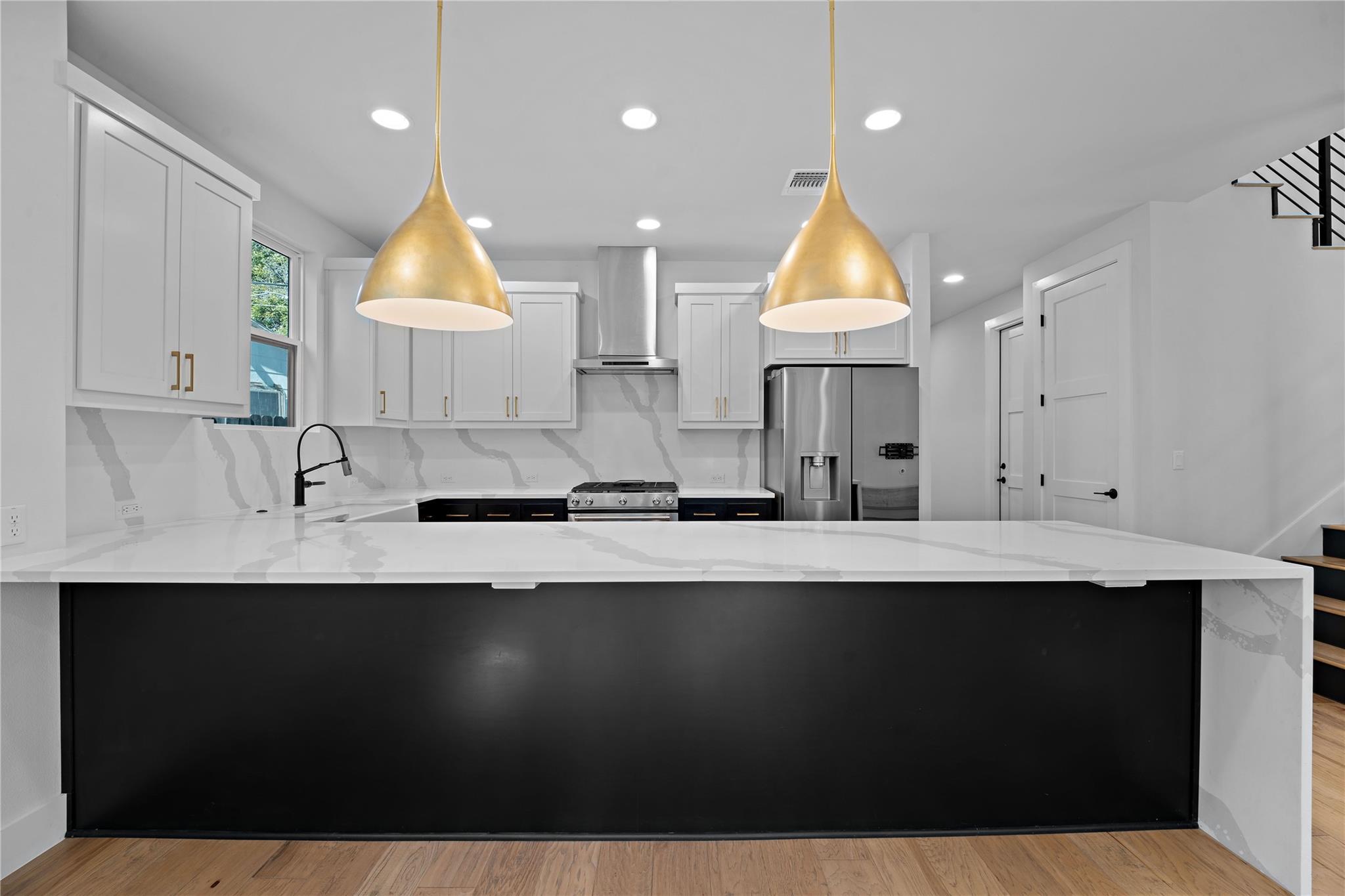 2211 Santa Rosa ST — photo 3