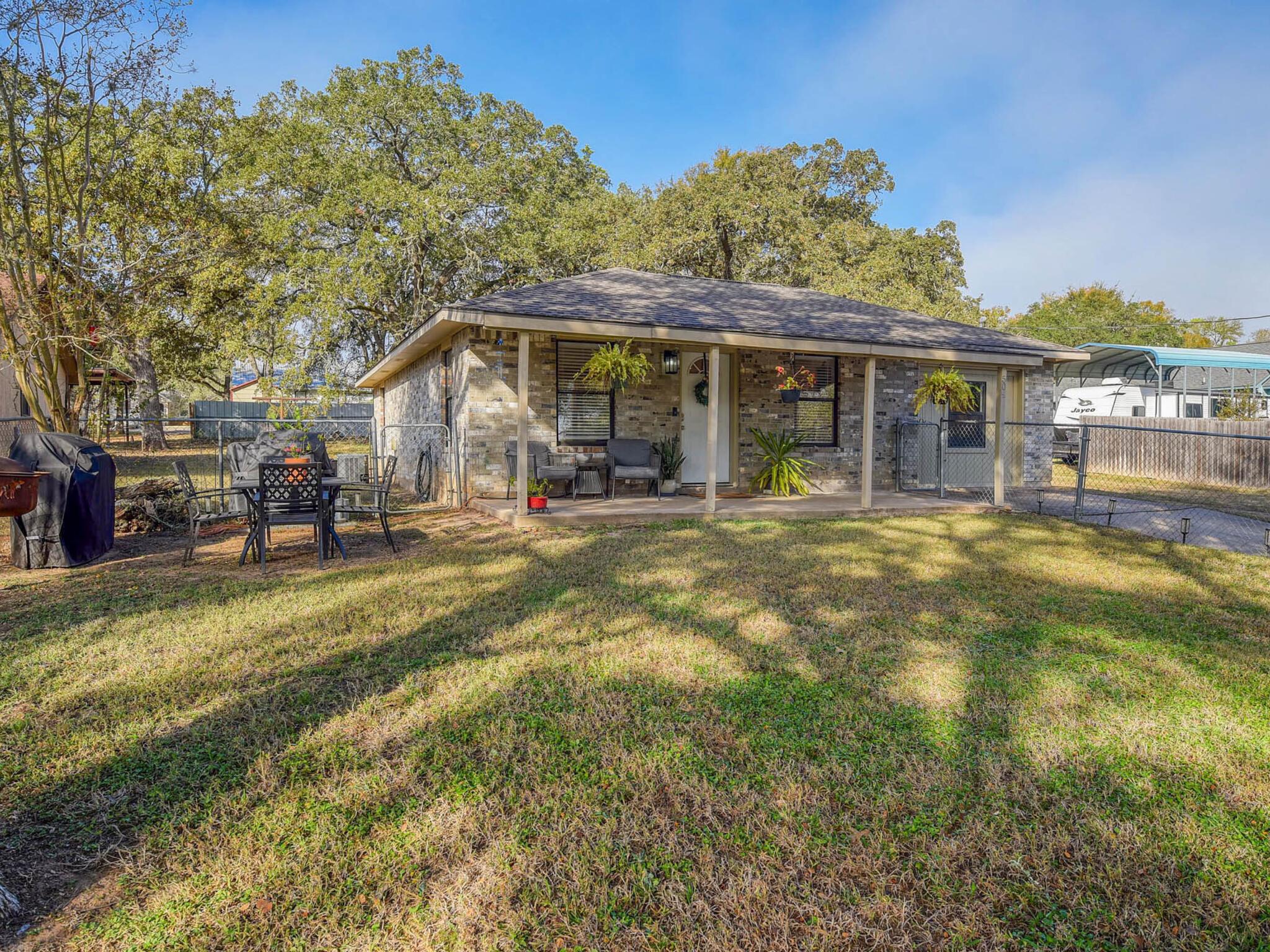 504 Hickory ST — photo 3