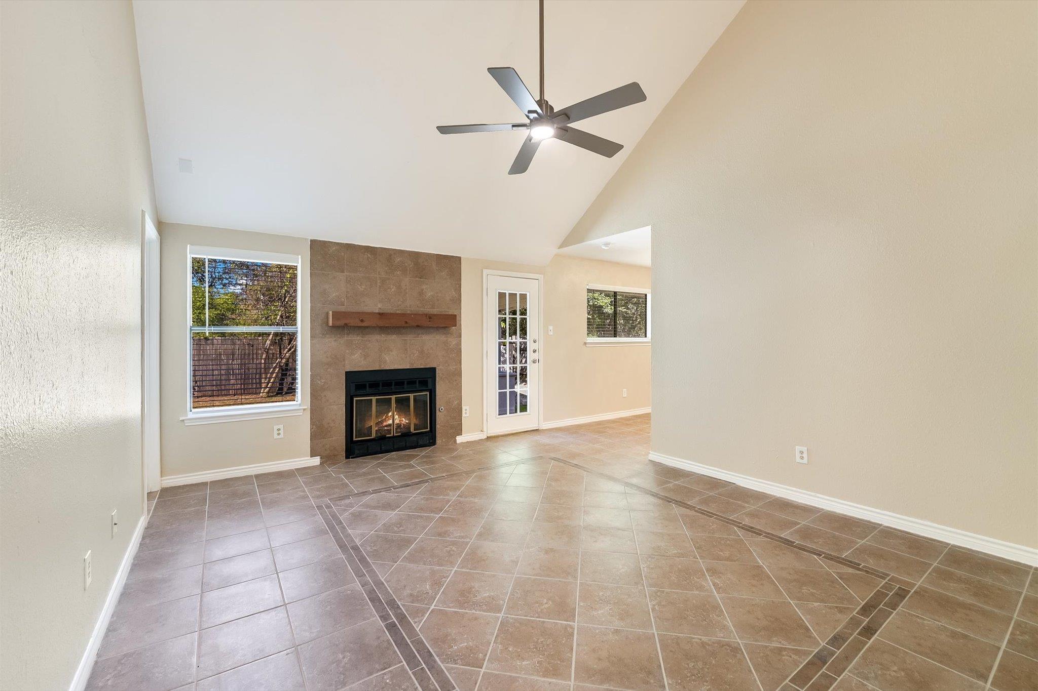 6808 Luckenbach LN — photo 5