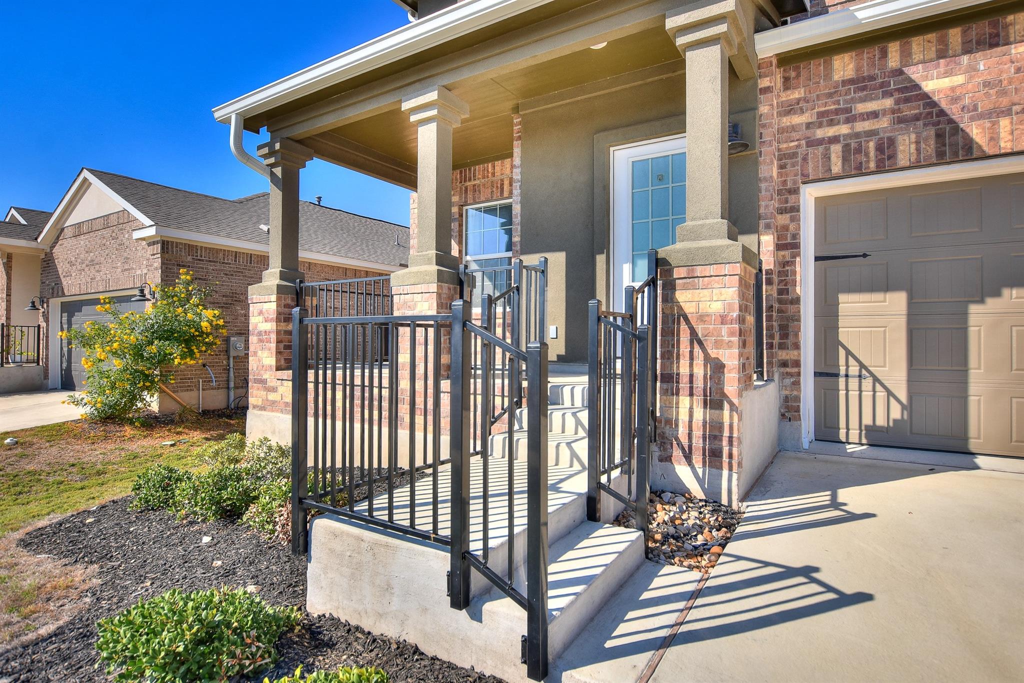 2221 Four Waters LOOP — photo 3