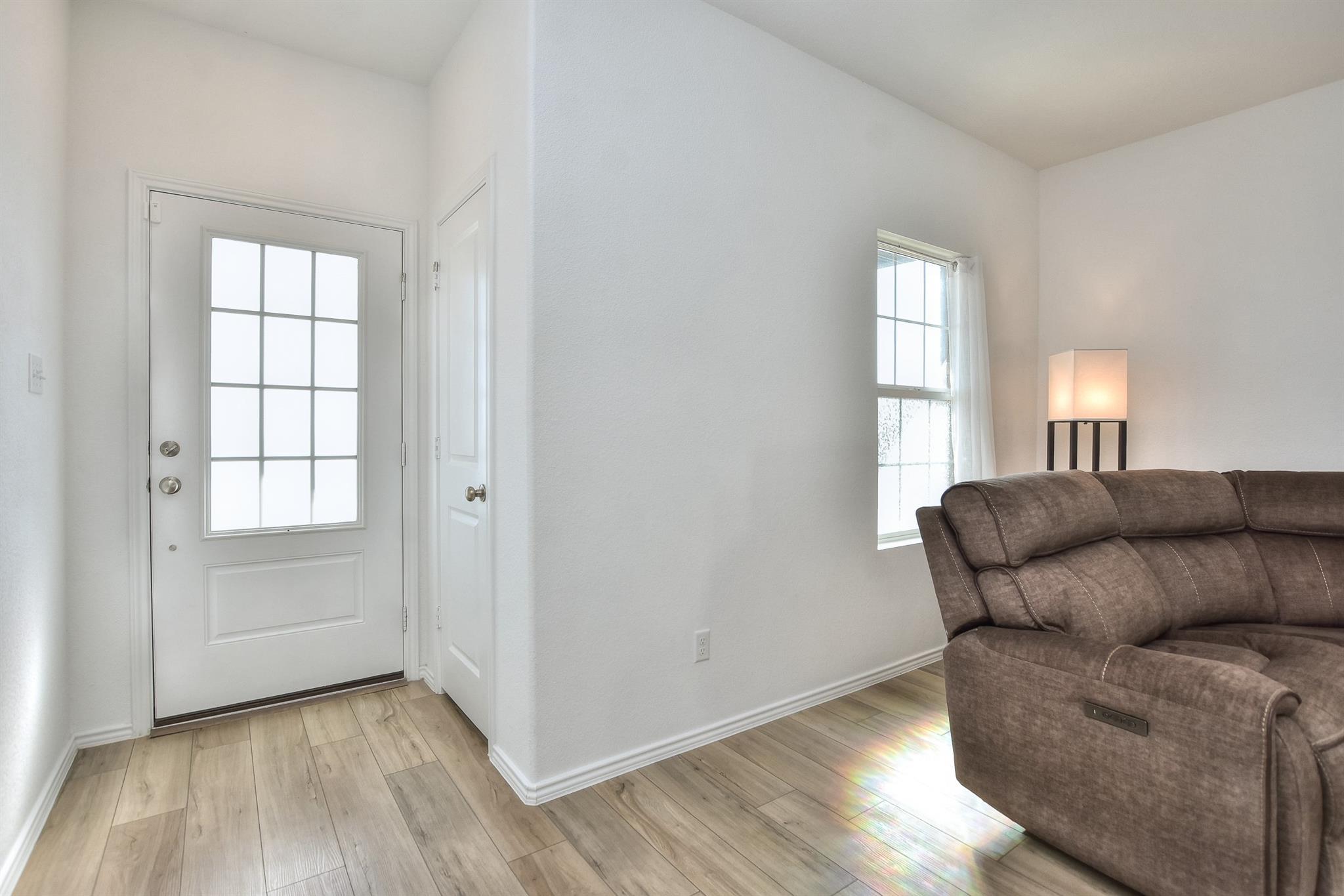 2221 Four Waters LOOP — photo 5
