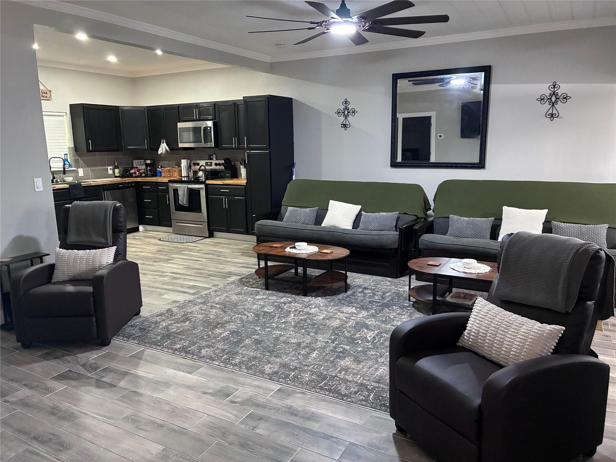 1135 Red Fox RD — photo 3