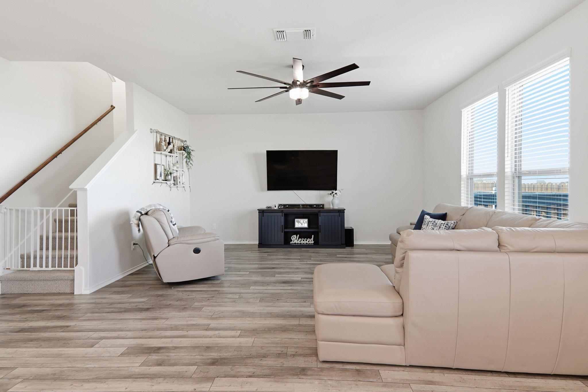 408 Bedford Falls LN — photo 5