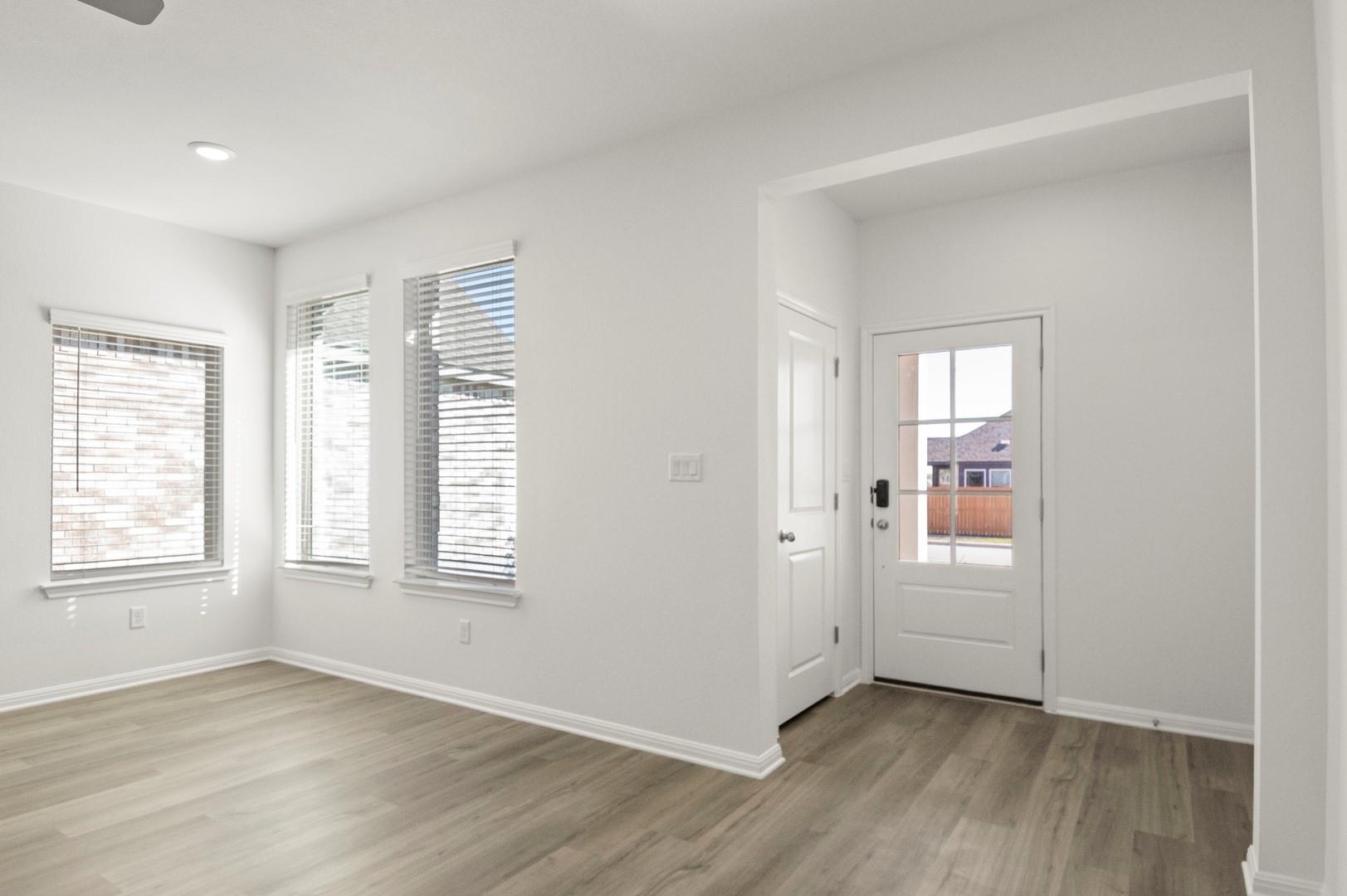 304 Bay Breeze DR — photo 3
