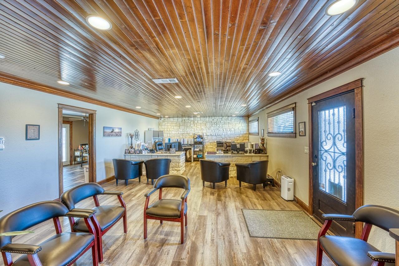320 Southland DR — photo 3