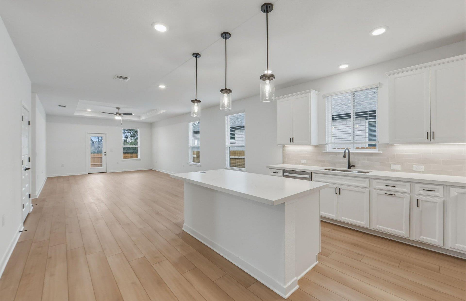 124 Adlai Ave — photo 4