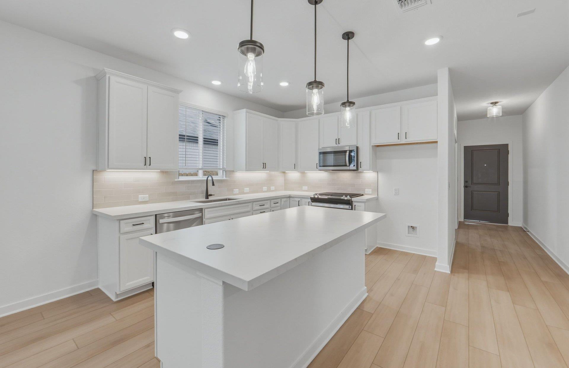 124 Adlai Ave — photo 5
