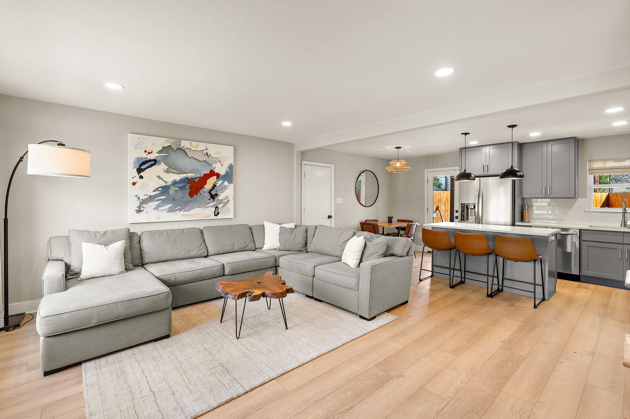 8001 Camden DR — photo 3