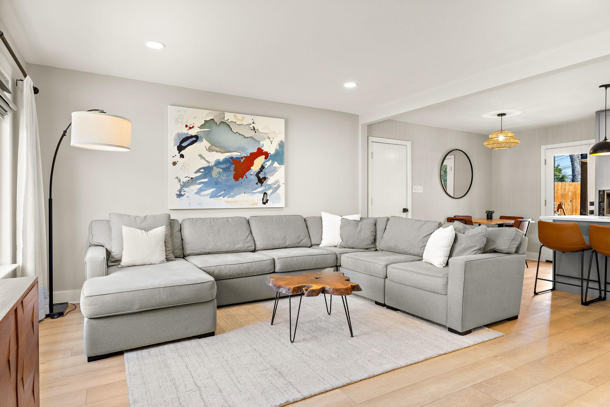 8001 Camden DR — photo 4