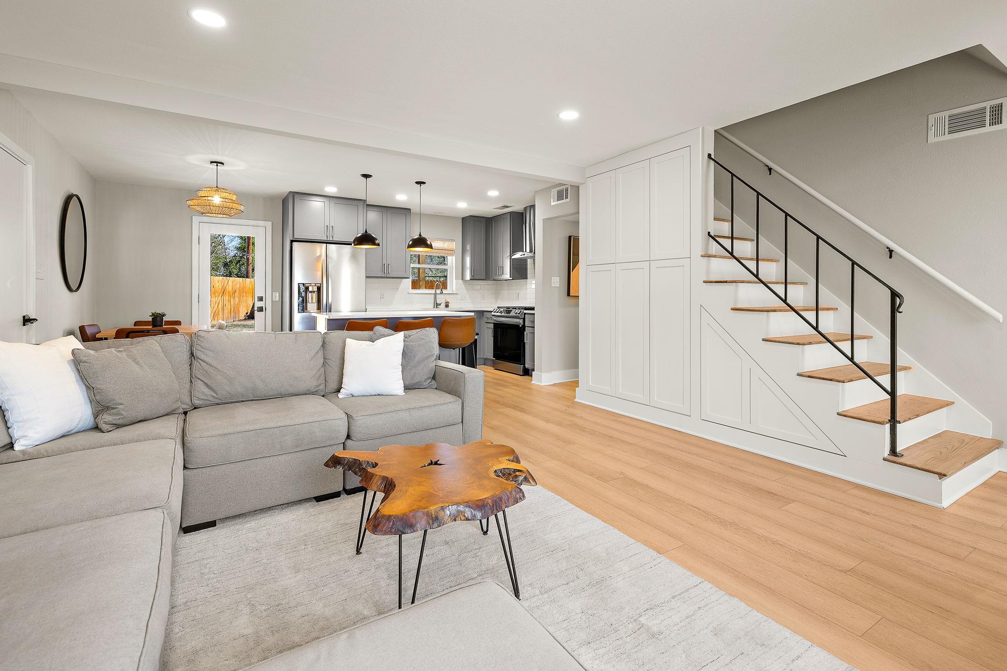 8001 Camden DR — photo 5