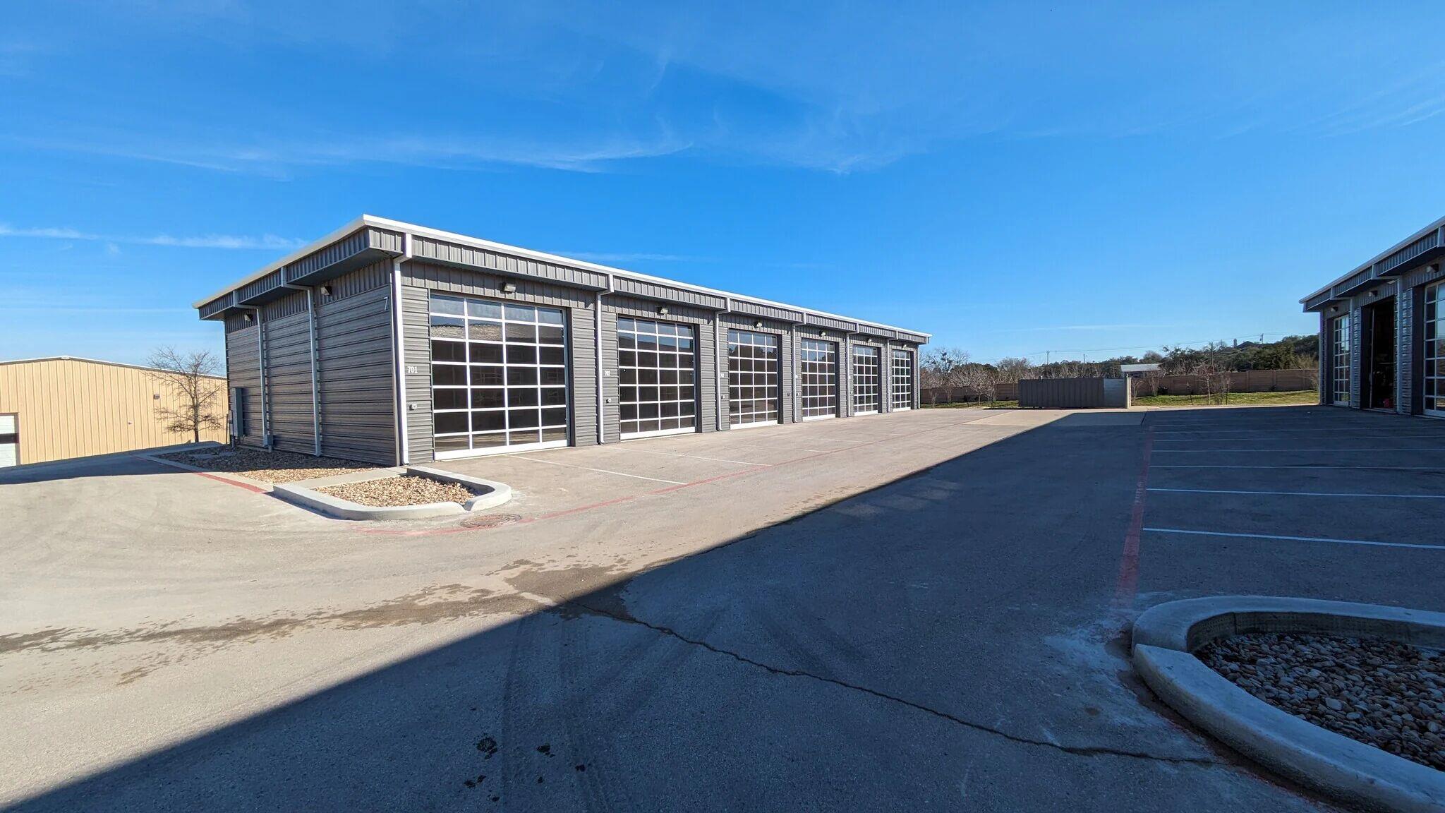 706 Leander DR — photo 4