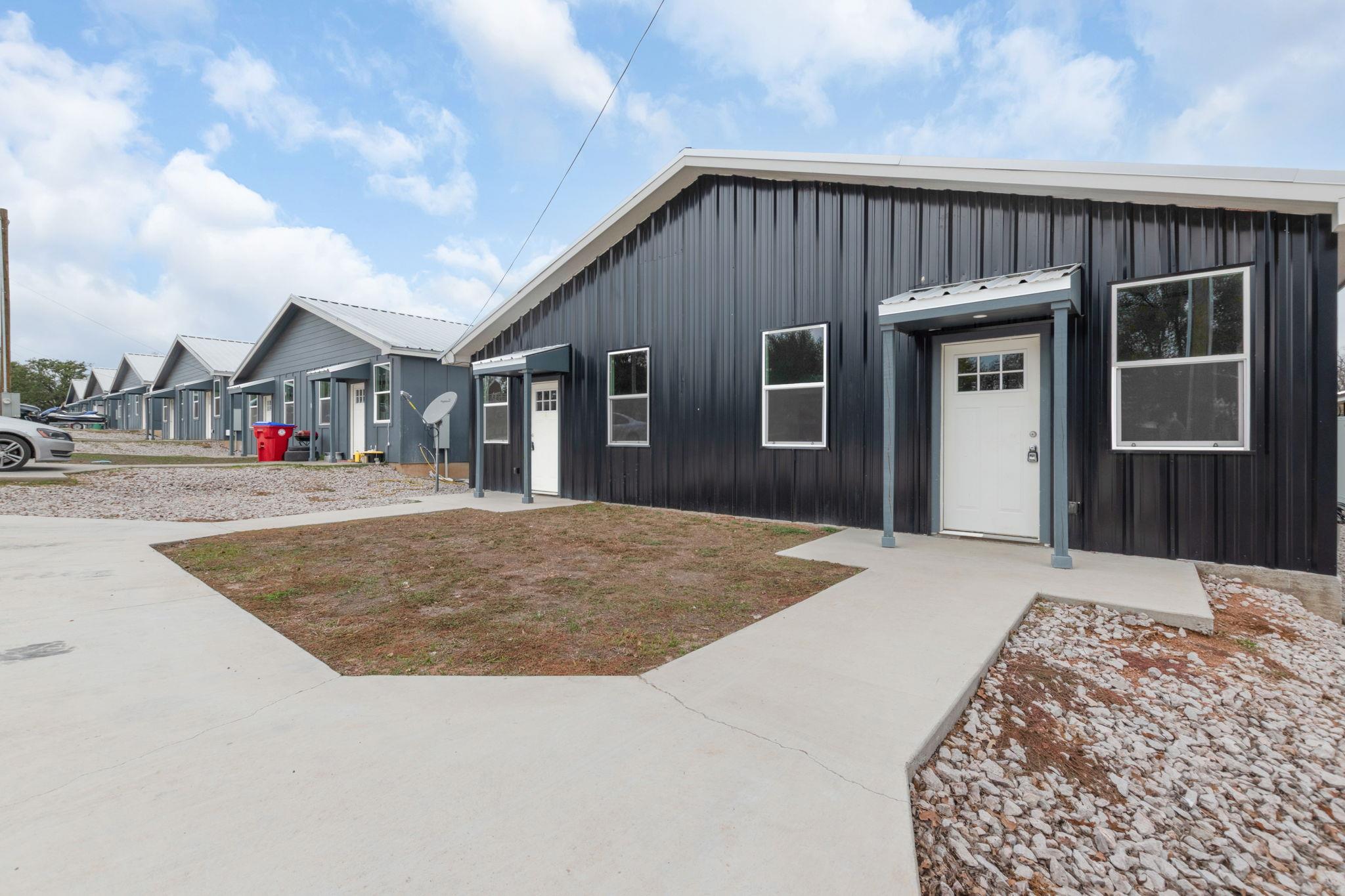 830 & 832 Waco ST — photo 3