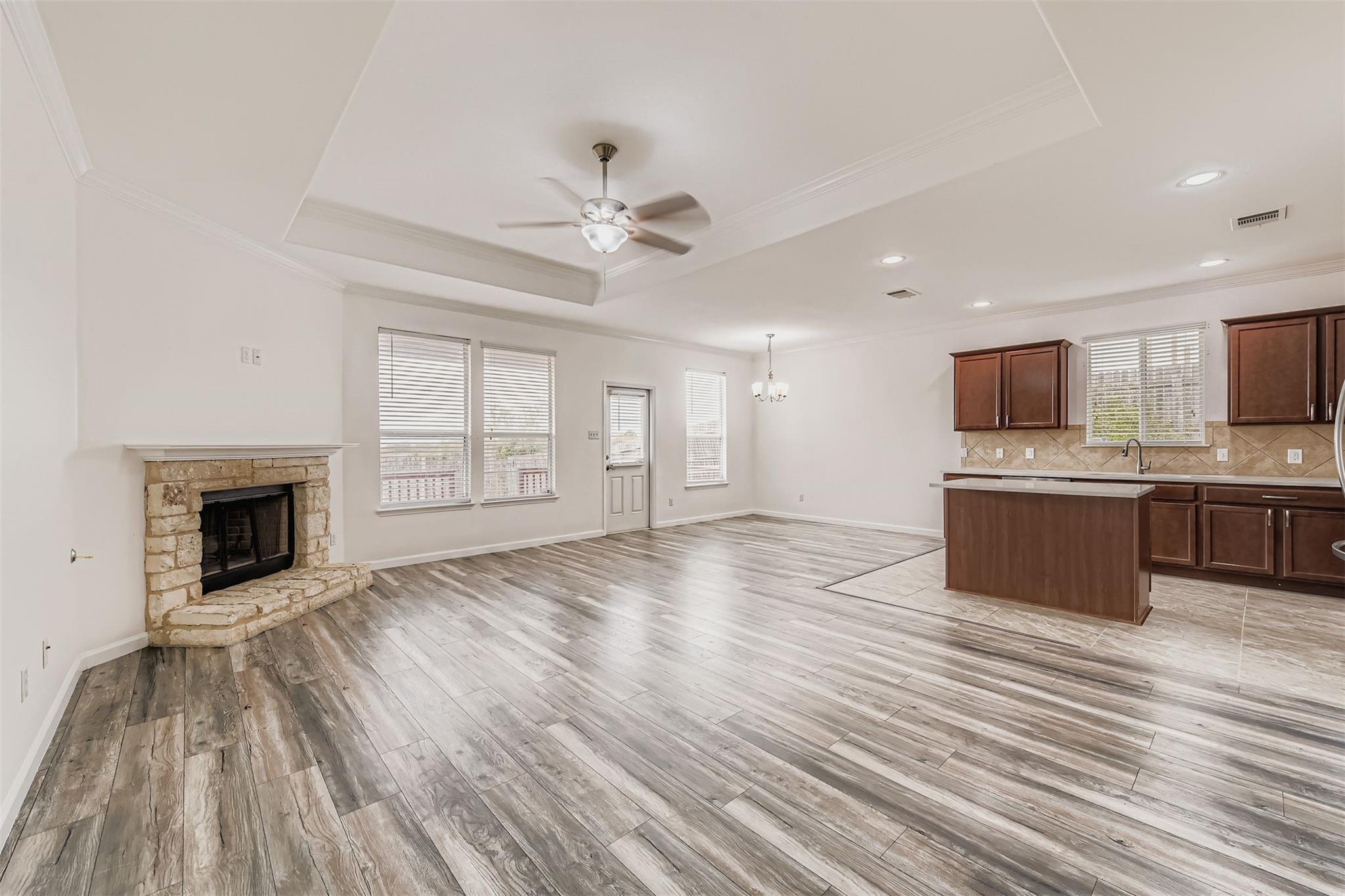 334 Nandina DR — photo 5