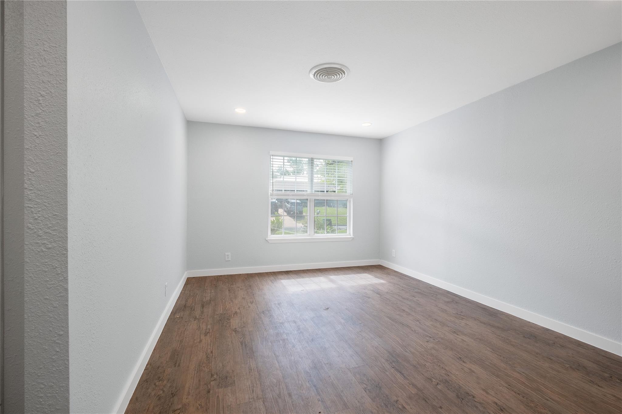 5504 Coventry LN — photo 4