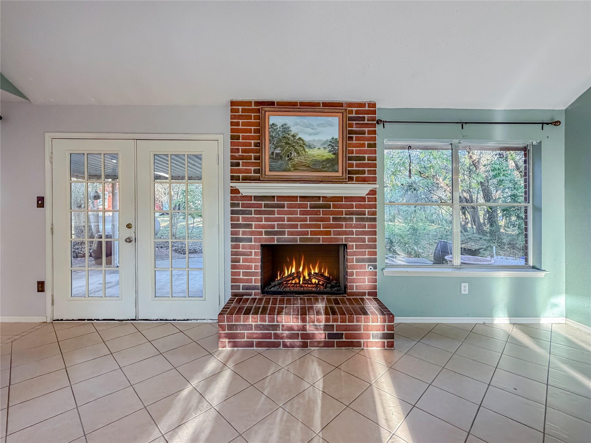 2741 Connie DR — photo 3