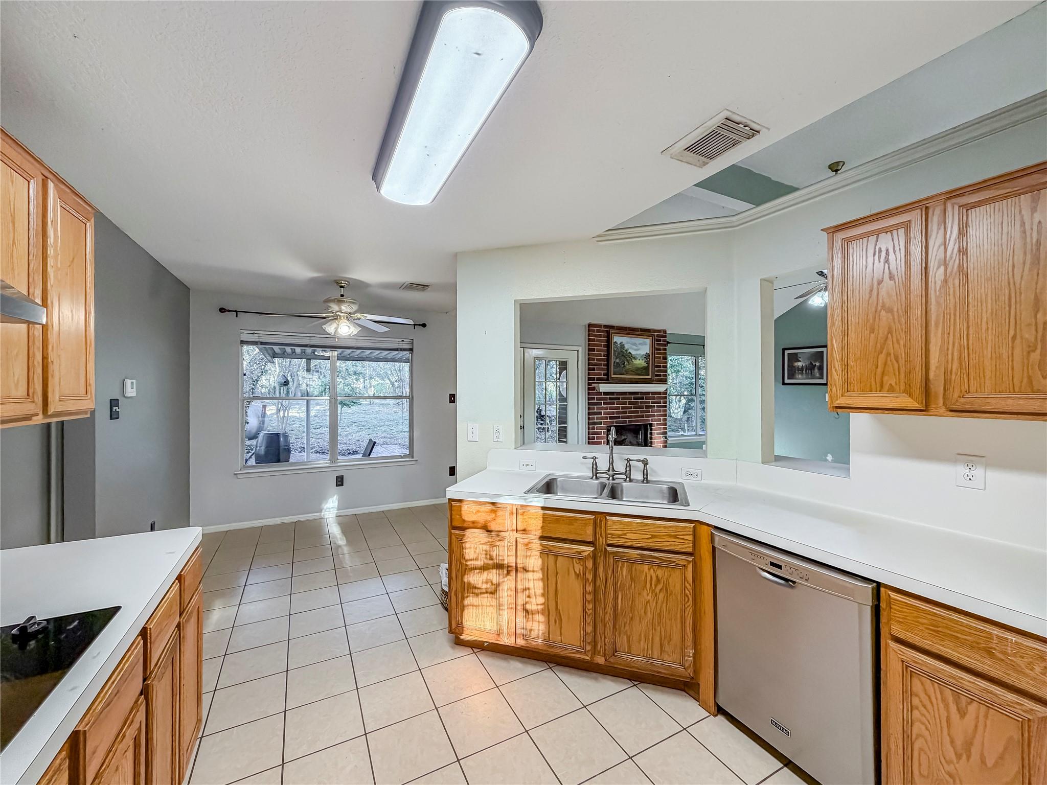 2741 Connie DR — photo 4