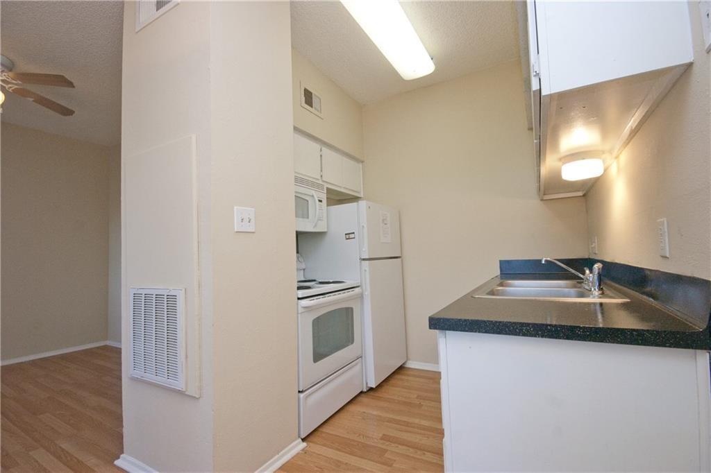 2818 Nueces ST #302 — photo 3