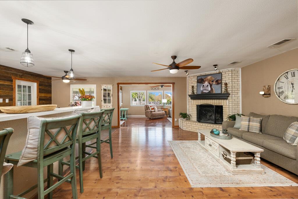 1802 Bumblebee DR — photo 3