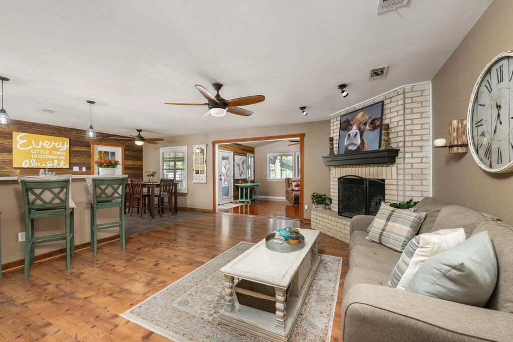 1802 Bumblebee DR — photo 4