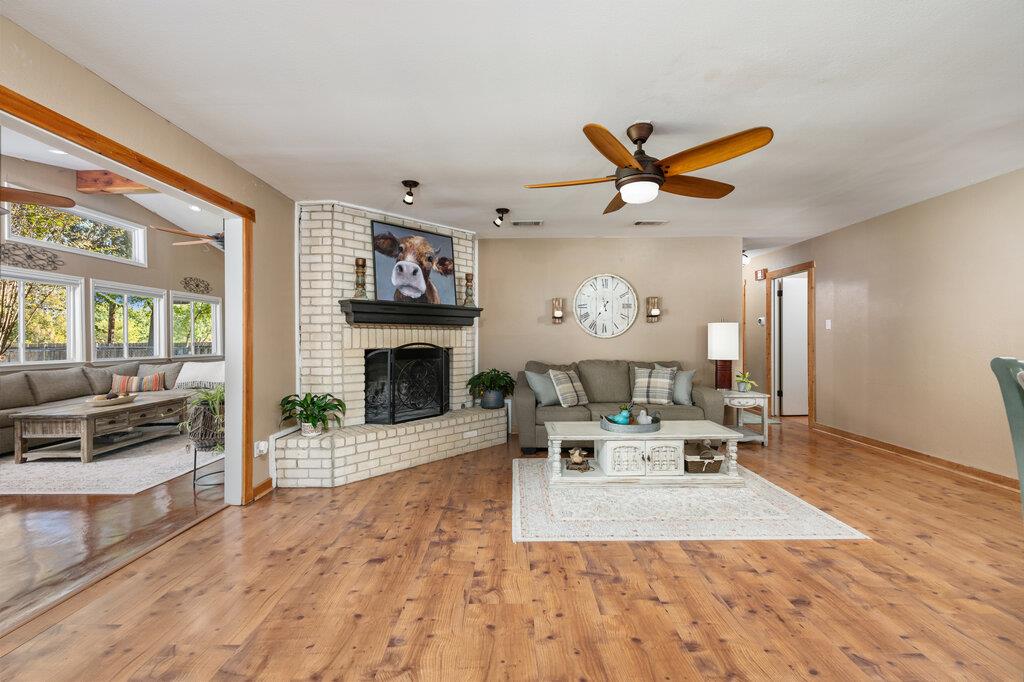 1802 Bumblebee DR — photo 5