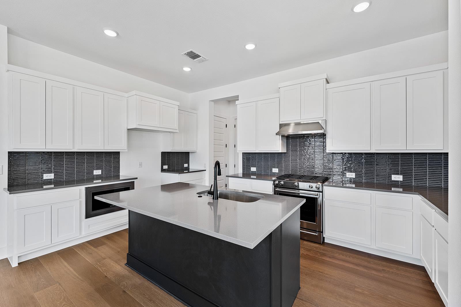 109 Pennybacker LN — photo 3