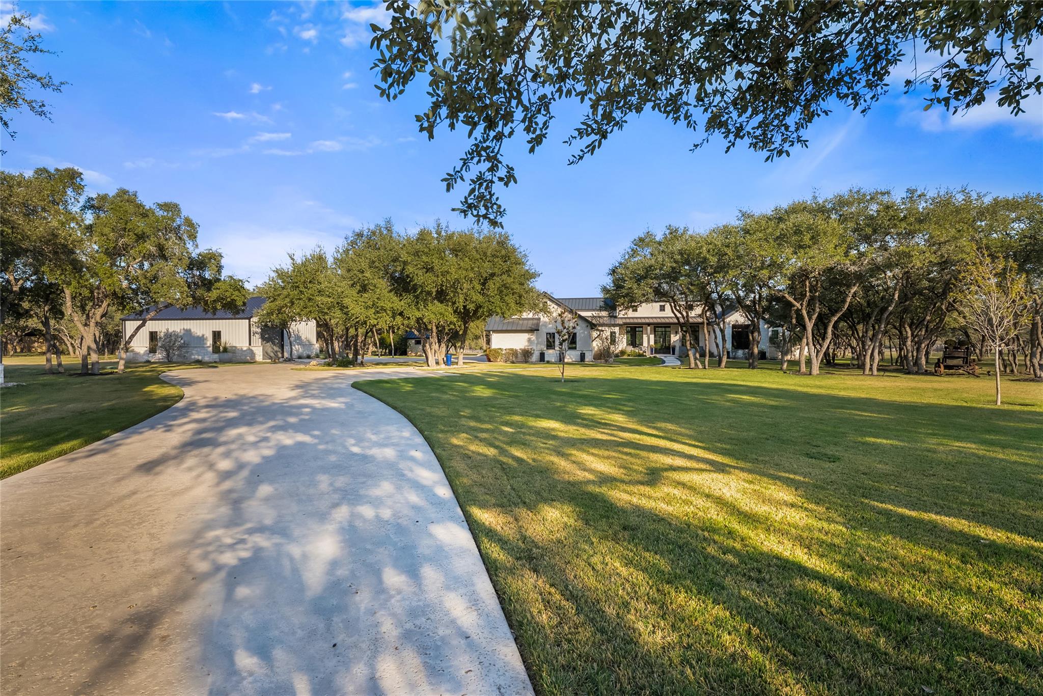 945 Rivercliff DR — photo 3