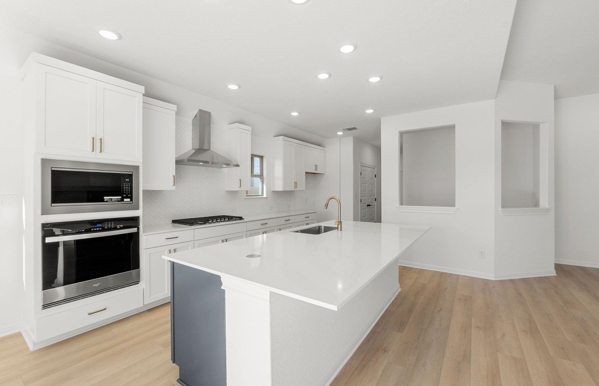 121 Keswick ST — photo 5