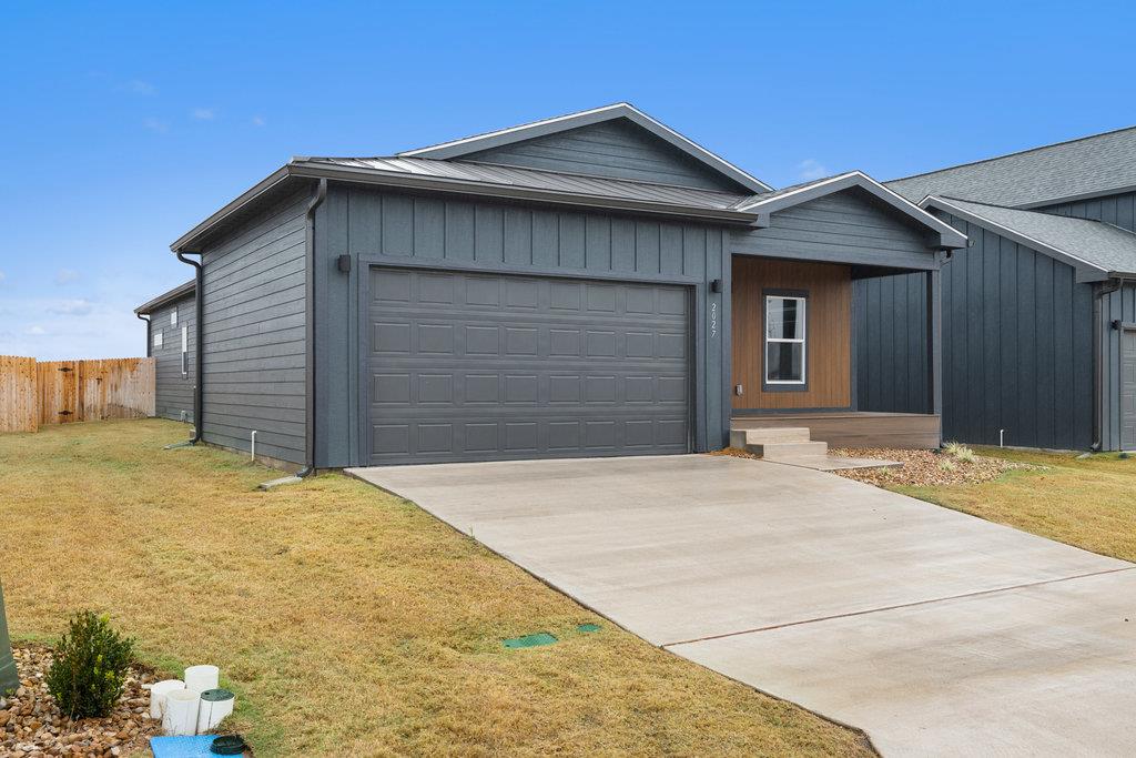 2027 Applewood DR — photo 3