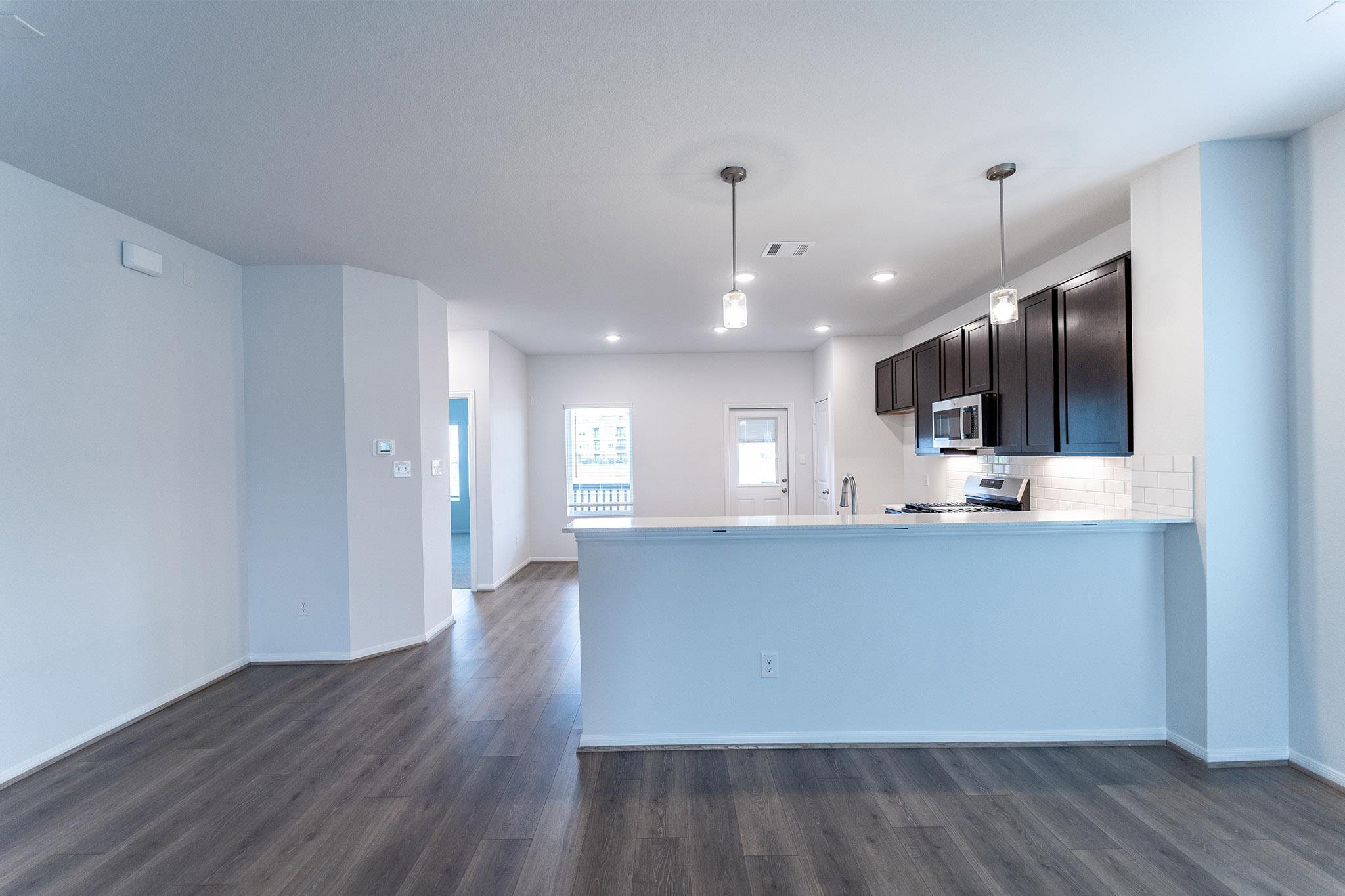531 Yellowstone DR — photo 3