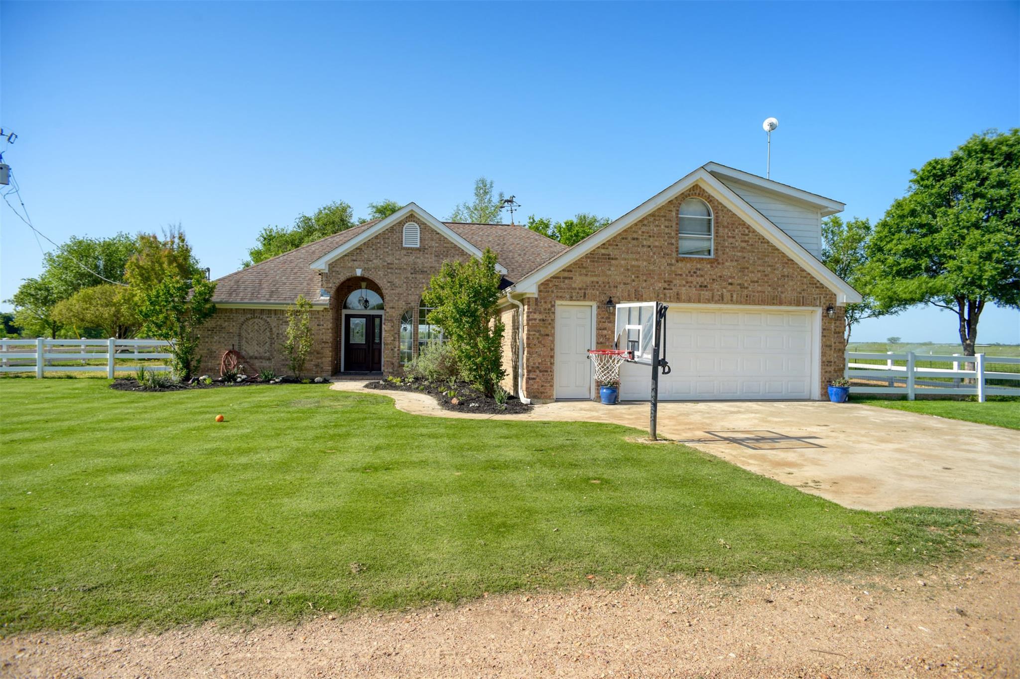 678 Ponderosa RD — photo 3