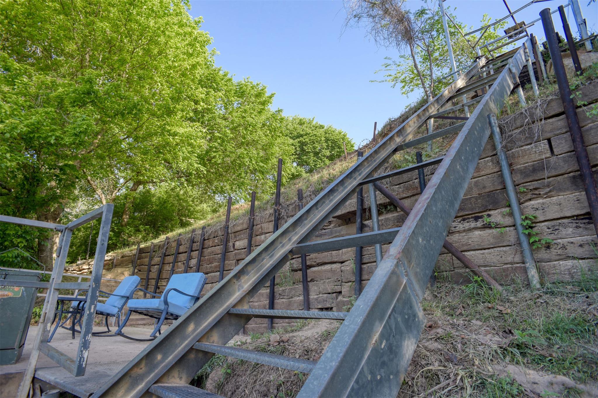678 Ponderosa RD — photo 4