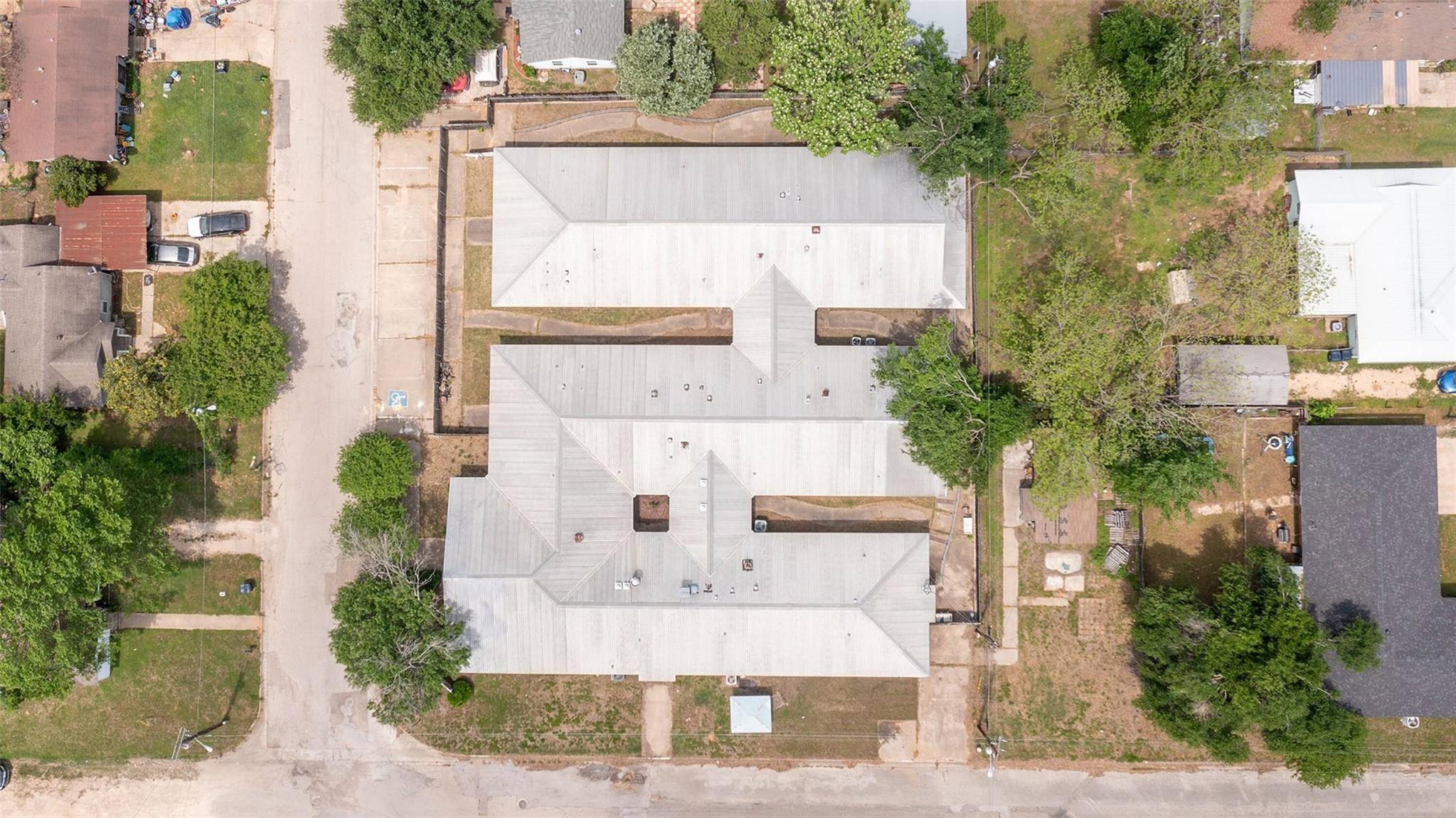 700 Dyer ST — photo 3