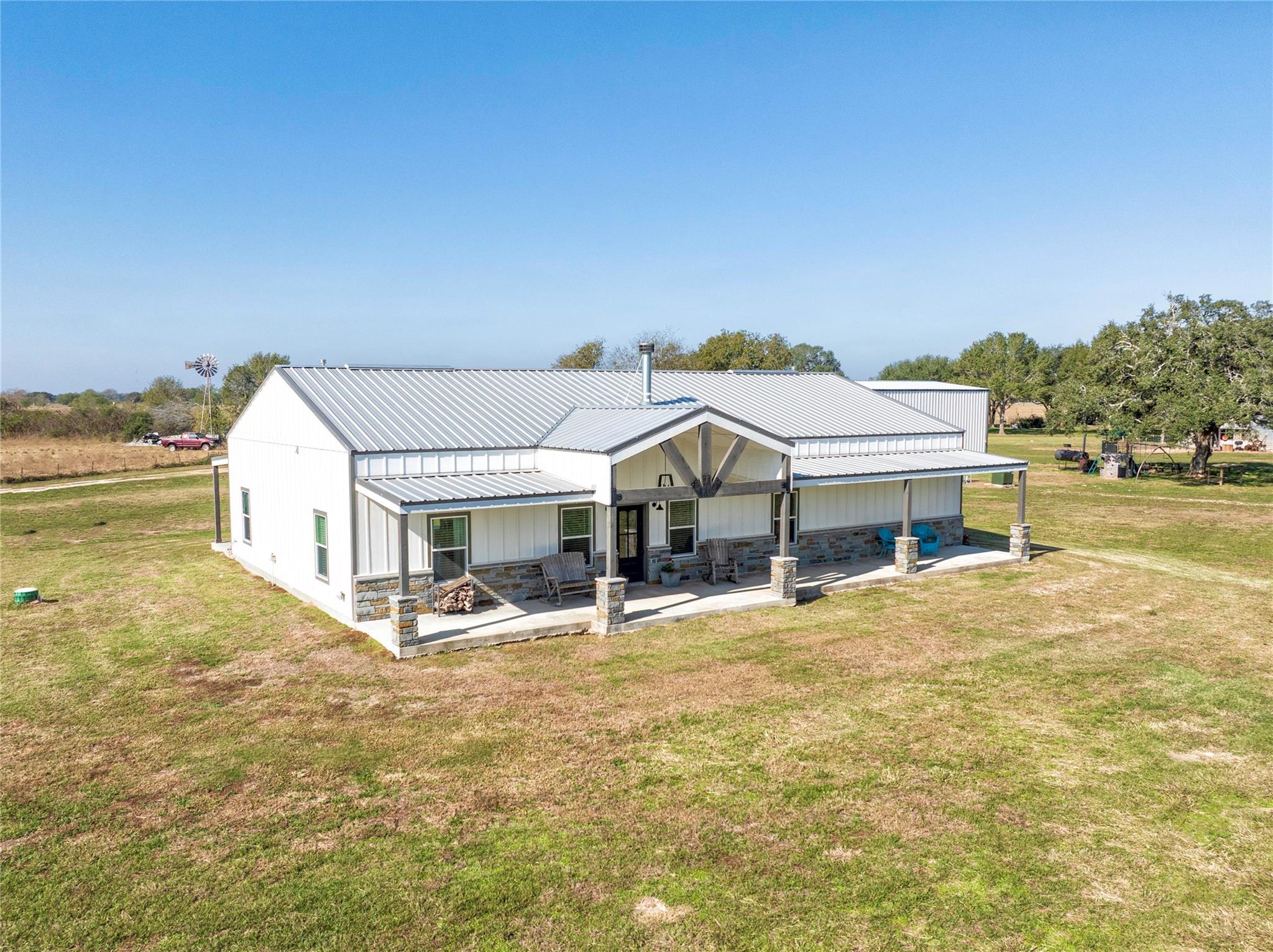 1100 Calhoun RD — photo 3